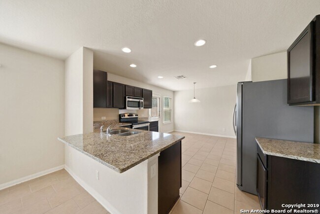 Building Photo - 4 Bedroom/2.5 Bath Mesa Creek Subdivision