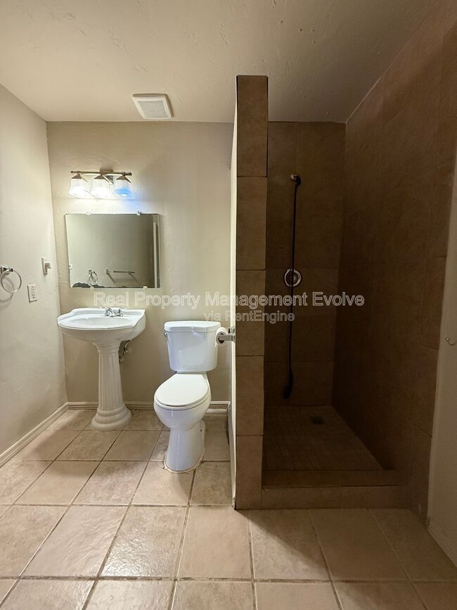 Building Photo - 4717 N 82nd Ave