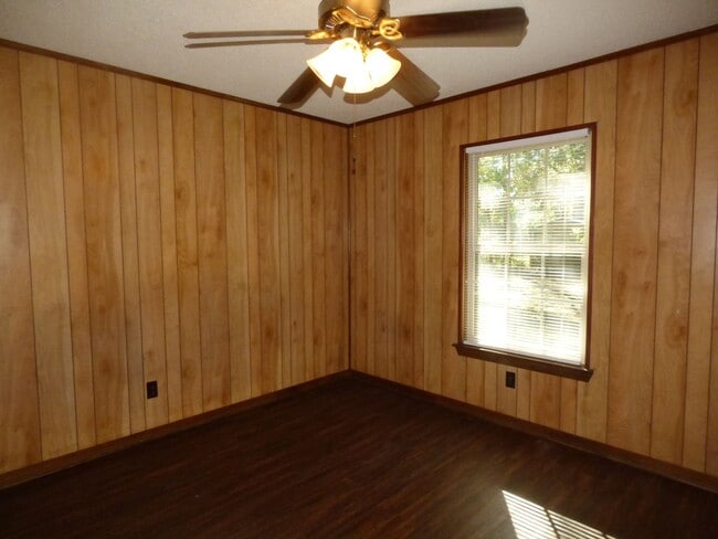 Building Photo - Quaint Home - Heart of Milton