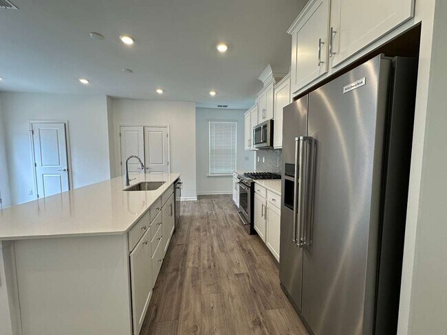 Building Photo - 5016 Rill Ct