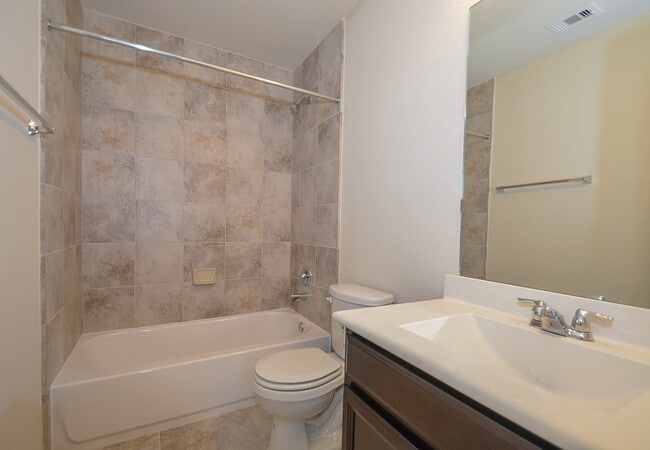 Building Photo - 20215 Stonebridge Terrace Dr