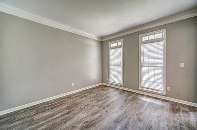 Building Photo - 716 Parkside Dr