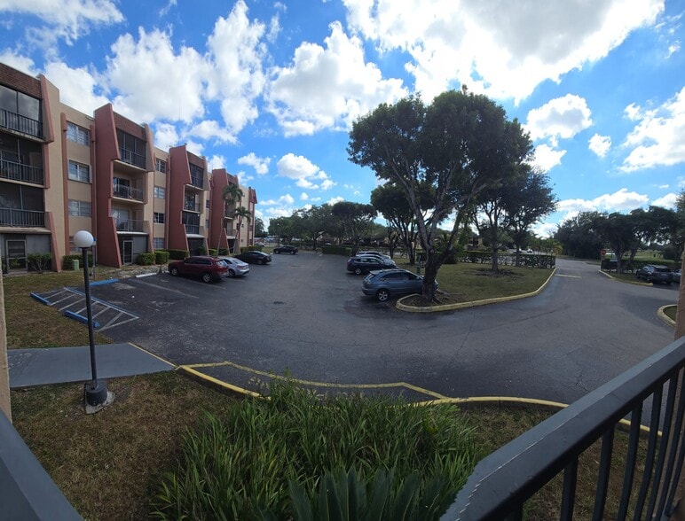 Building Photo - 13707 Kendale Lakes Cir