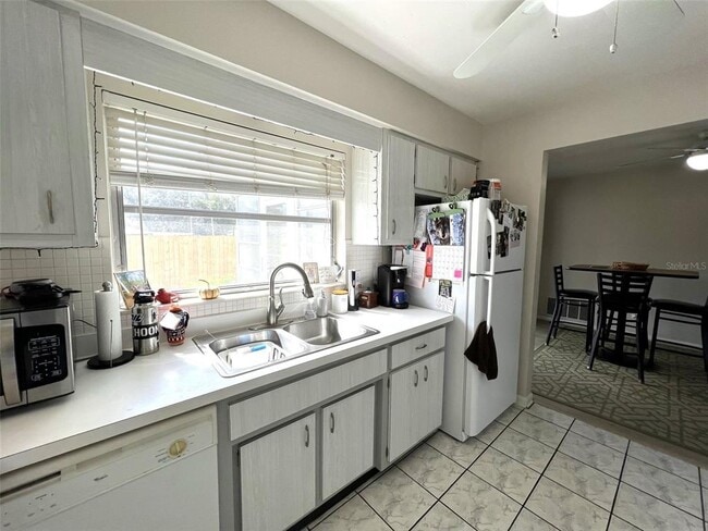 Building Photo - 1595 Idle Dr NE