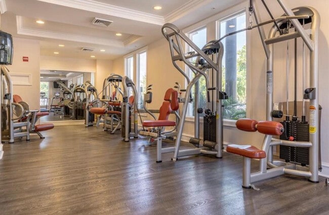 Building Photo - 533 NE 3rd Ave