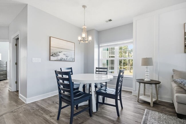 Building Photo - 3-Bedroom, 2Bath Condo end unit