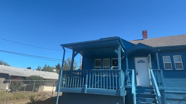 Building Photo - 1724 NE Klamath Ave