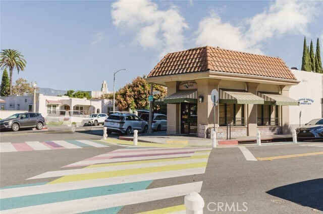 Building Photo - 1116 E Palmer Ave