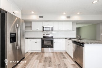 Building Photo - 6537 Pine Cir N