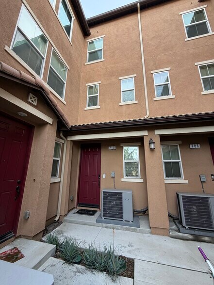 Building Photo - 710 N Ethan Way