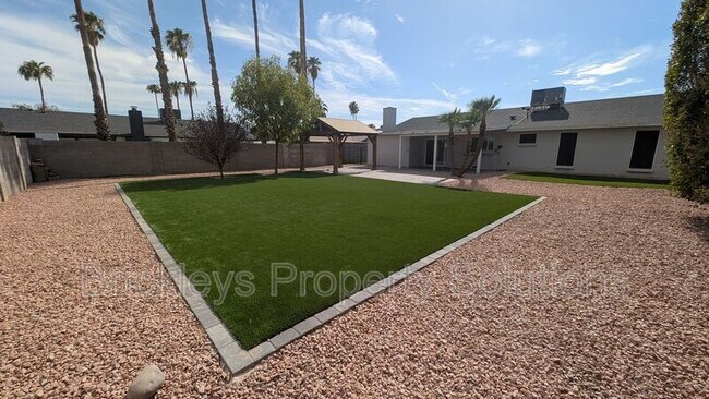 Building Photo - 2029 S Nina Cir