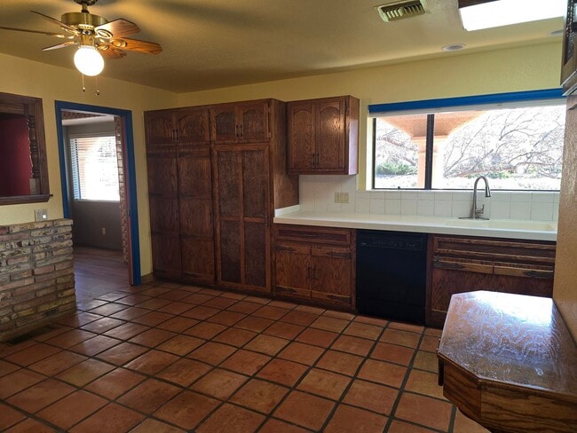 Building Photo - HOUSE - VILLAGE OF OAK CREEK