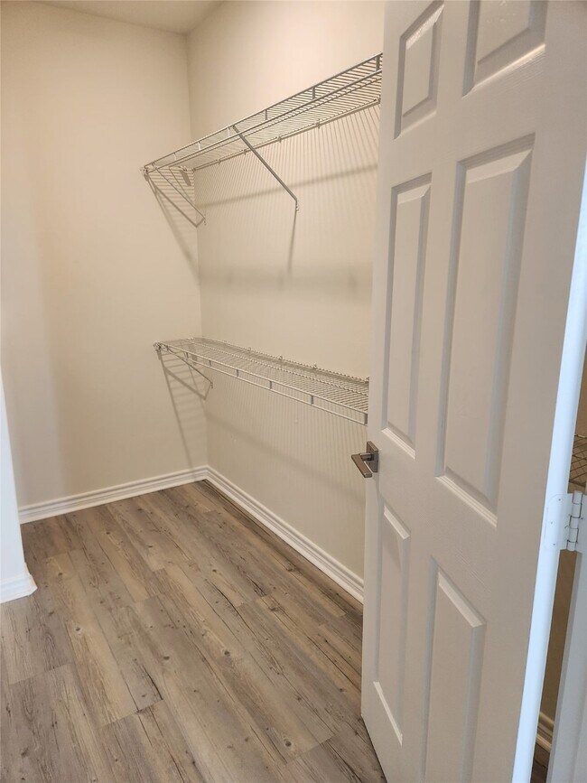 Building Photo - 2445 Shadow View Ln