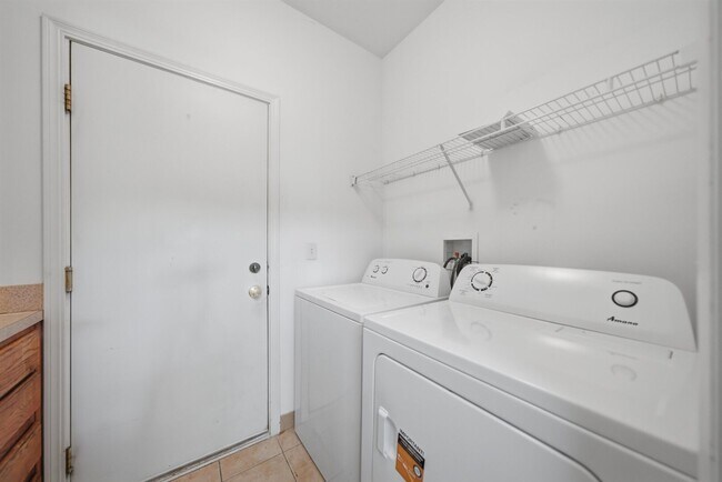 Building Photo - 9165 Buckingham Ct
