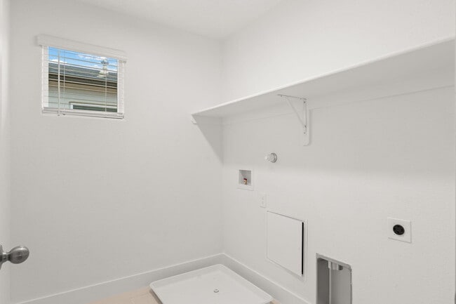 Building Photo - 4022 Silver Springs Road NE