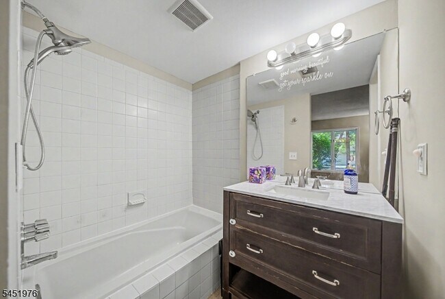 Building Photo - 24 Pine Hollow Ct
