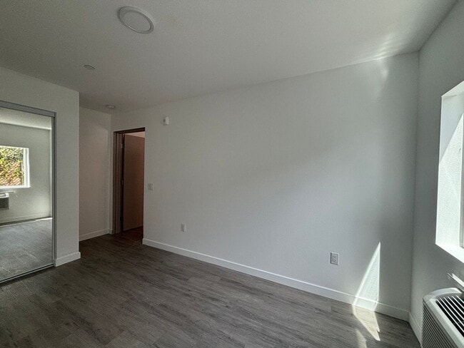 Building Photo - 5262 Cleon Ave