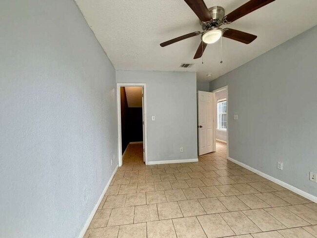 Building Photo - 3107 W Travis St