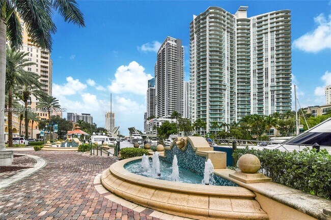 Building Photo - 520 SE 5th Ave