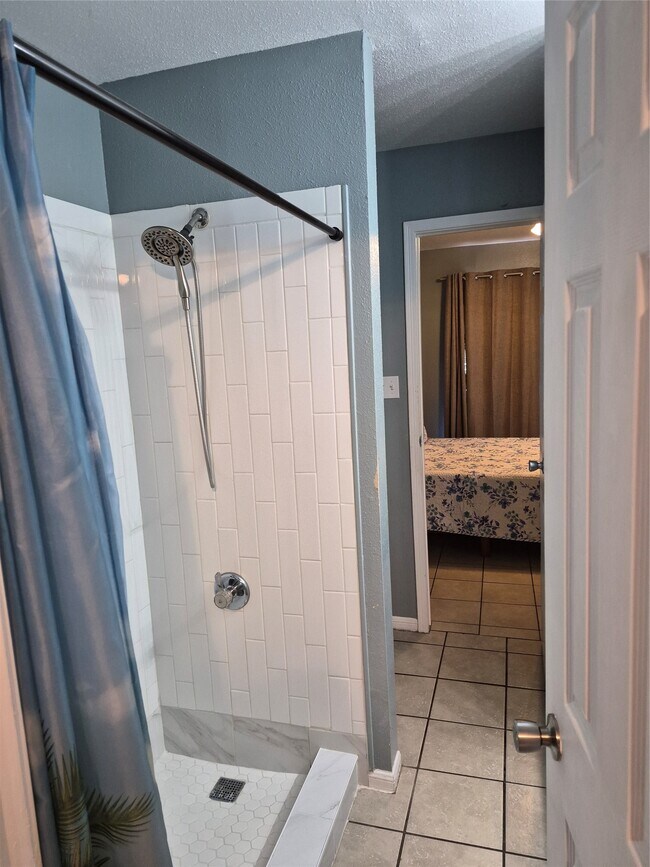Building Photo - 3506 Cove View Blvd