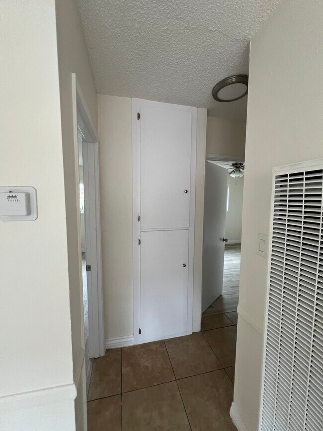 Building Photo - Remodeled 2 Bedroom in Long Beach City