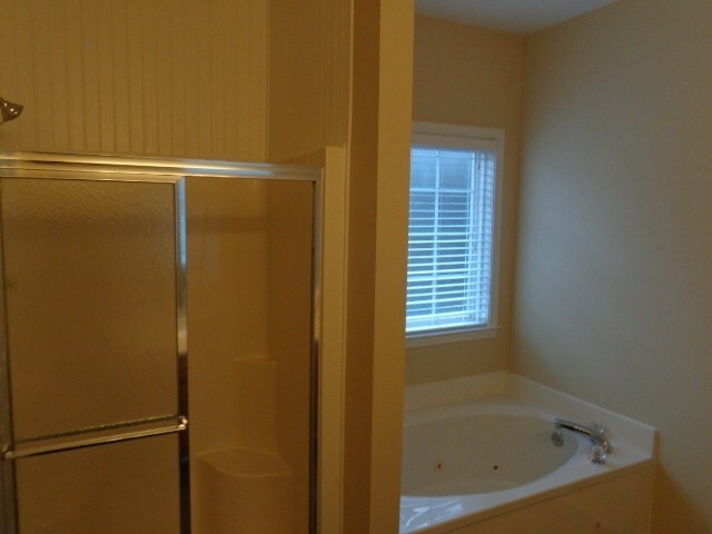 Building Photo - 602 Glenties Dr