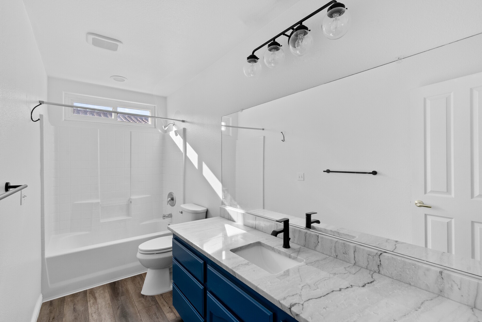 Building Photo - 1124 Grass Valley Way