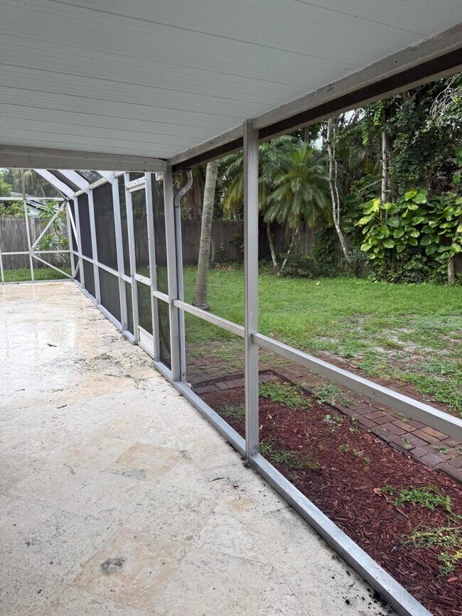 Building Photo - 11834 Greenbriar Cir