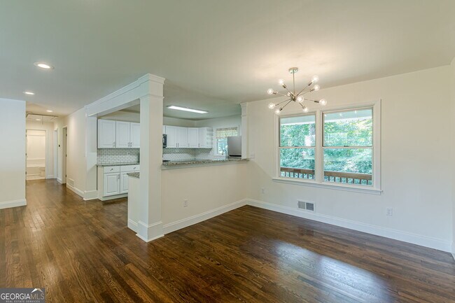 Building Photo - 427 Peyton Rd SW