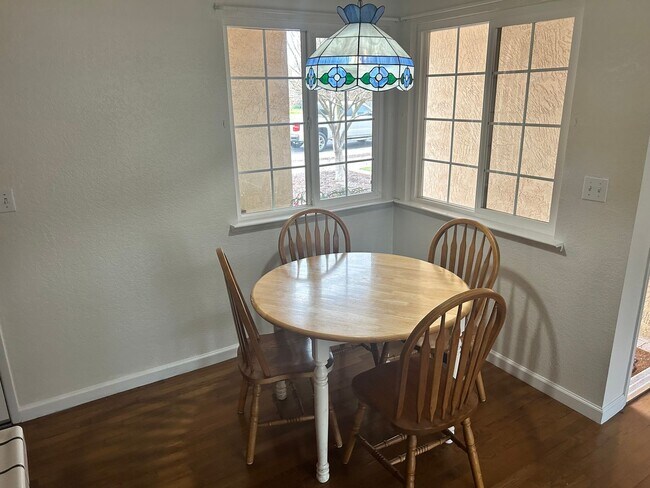 Building Photo - 4 Bedroom 2 bath in Oakdale Ca