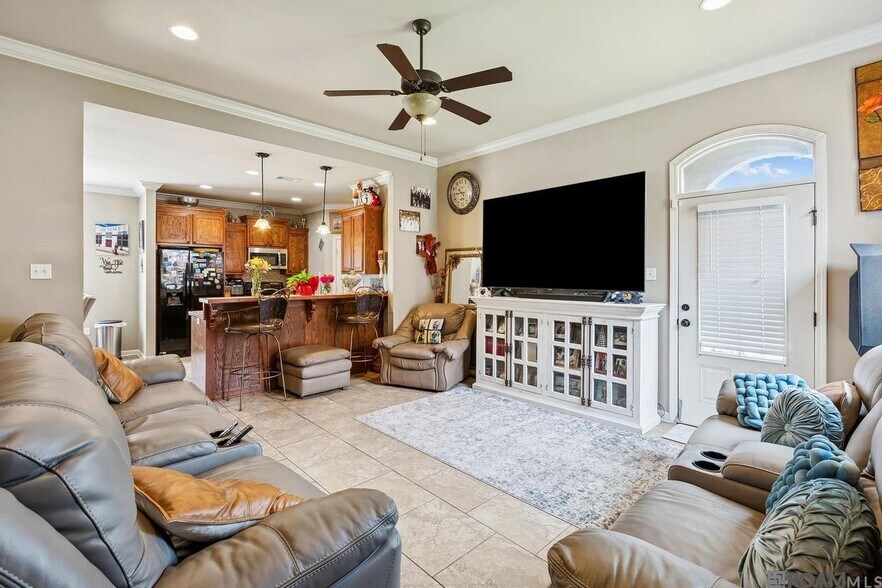 Building Photo - 40300 Creek Bend Dr