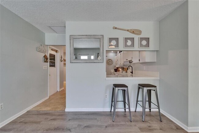 Building Photo - 1349 New Bedford Dr