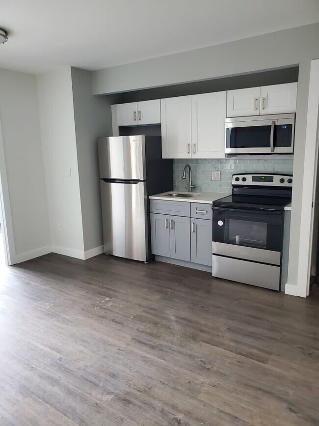 Building Photo - 80-12 Jamaica Ave