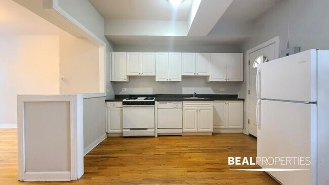 Building Photo - 1 bedroom in CHICAGO IL 60657