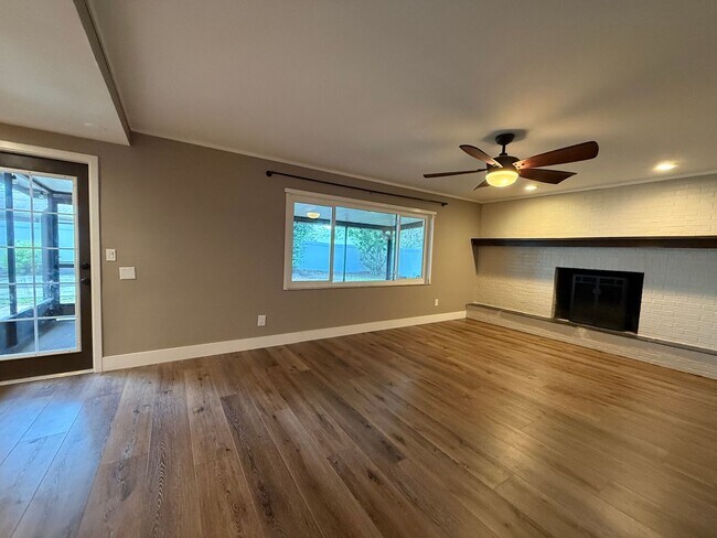Building Photo - Beautiful Port Orange 4 Bed 2.5 Bath Serene Home Available IMMEDIATELY!
