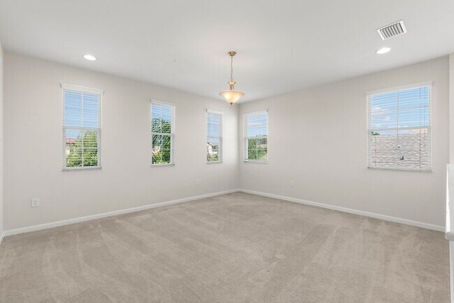 Building Photo - BEAUTIFUL Home for Rent in Estancia with T...