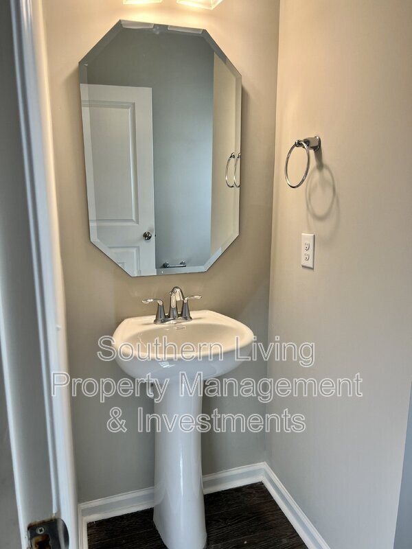 Building Photo - 1006 Creeks Landing Dr