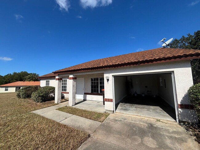 Building Photo - Beautifully Renovated 3/2 Home.