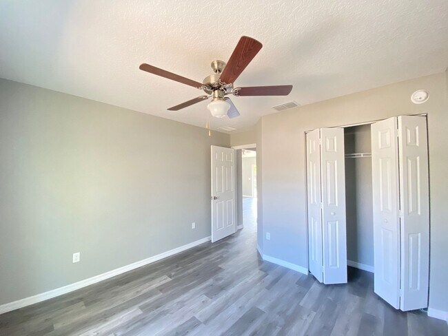 Building Photo - Great SW Location  Home - 3/2/2 **WON"T LA...