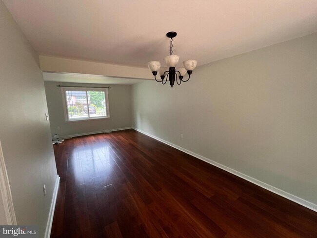Building Photo - 3907 Harvette Dr