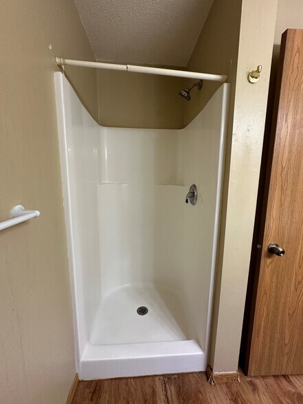 Building Photo - 1521 6th St E