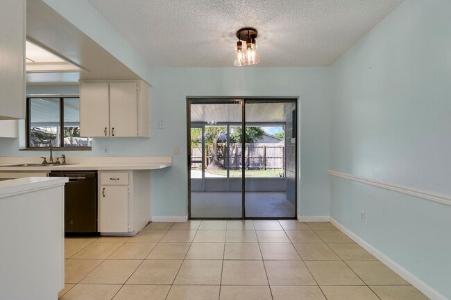 Building Photo - 2145 5th St