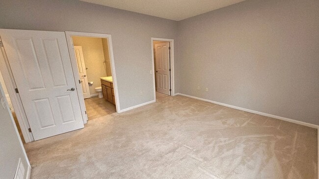 Building Photo - Bridgewater Two bedroom Condo Available!