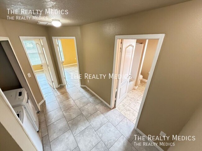 Building Photo - 2411 Grasmere View Pkwy N