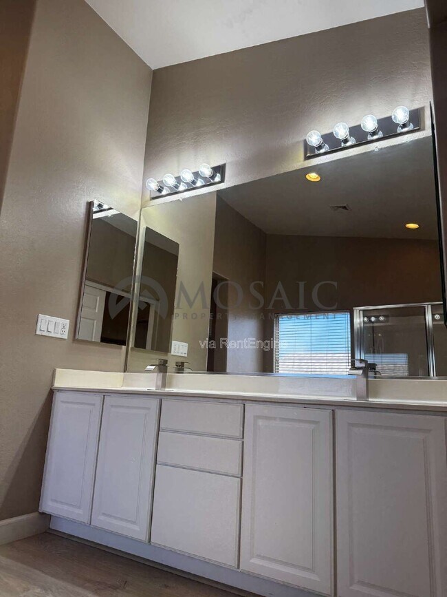 Building Photo - 3356 E Mayberry Ave