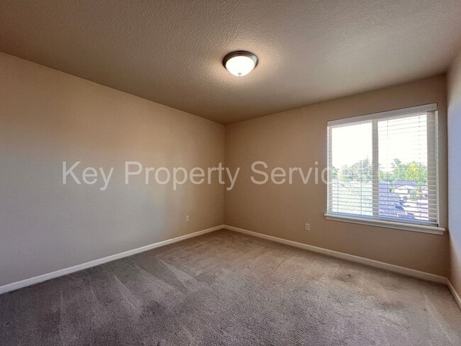 Building Photo - AVAILABLE NOW! Hazel Dell 5 Bedroom Close ...