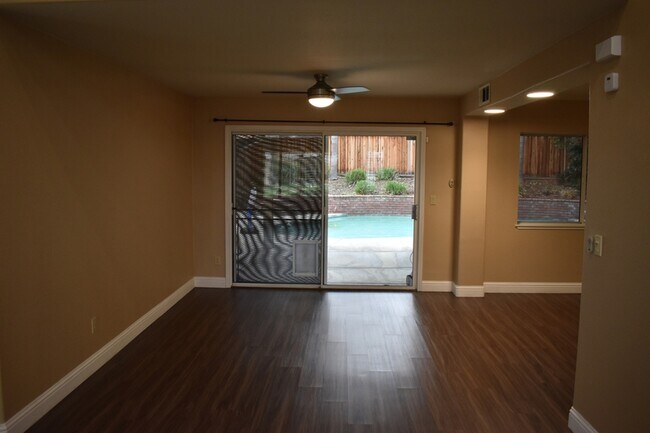 Building Photo - 924 Christy Ct