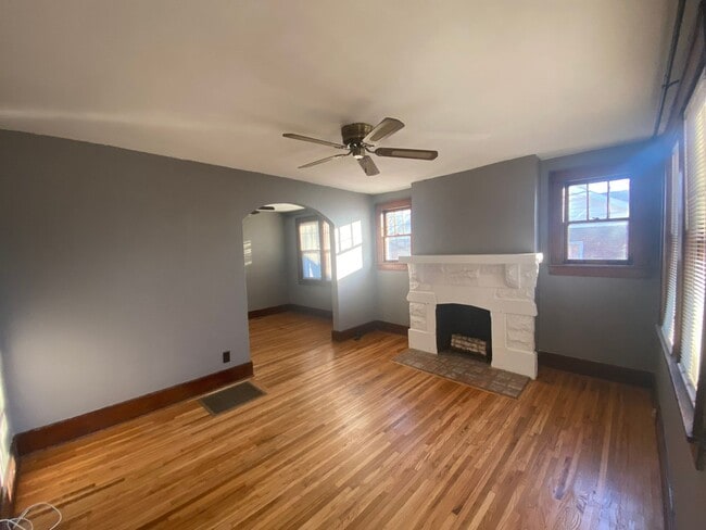 Building Photo - 1003 N 16th St