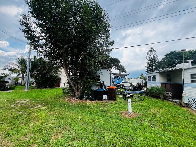 Building Photo - 2655 SE Carroll St