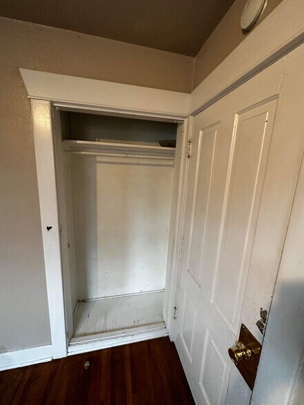 Back Bedroom Closet - 420 W Shannon Ave